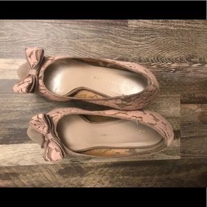 Bow lace pumps